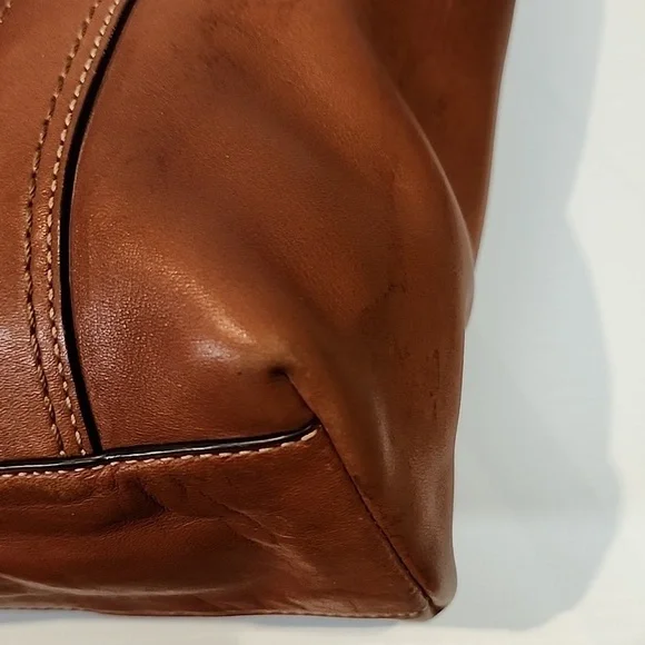 Coach Gigi Tote - Picture 10 of 17